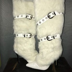 Sz 6.5 COLIN STUART white faux fur belted boot